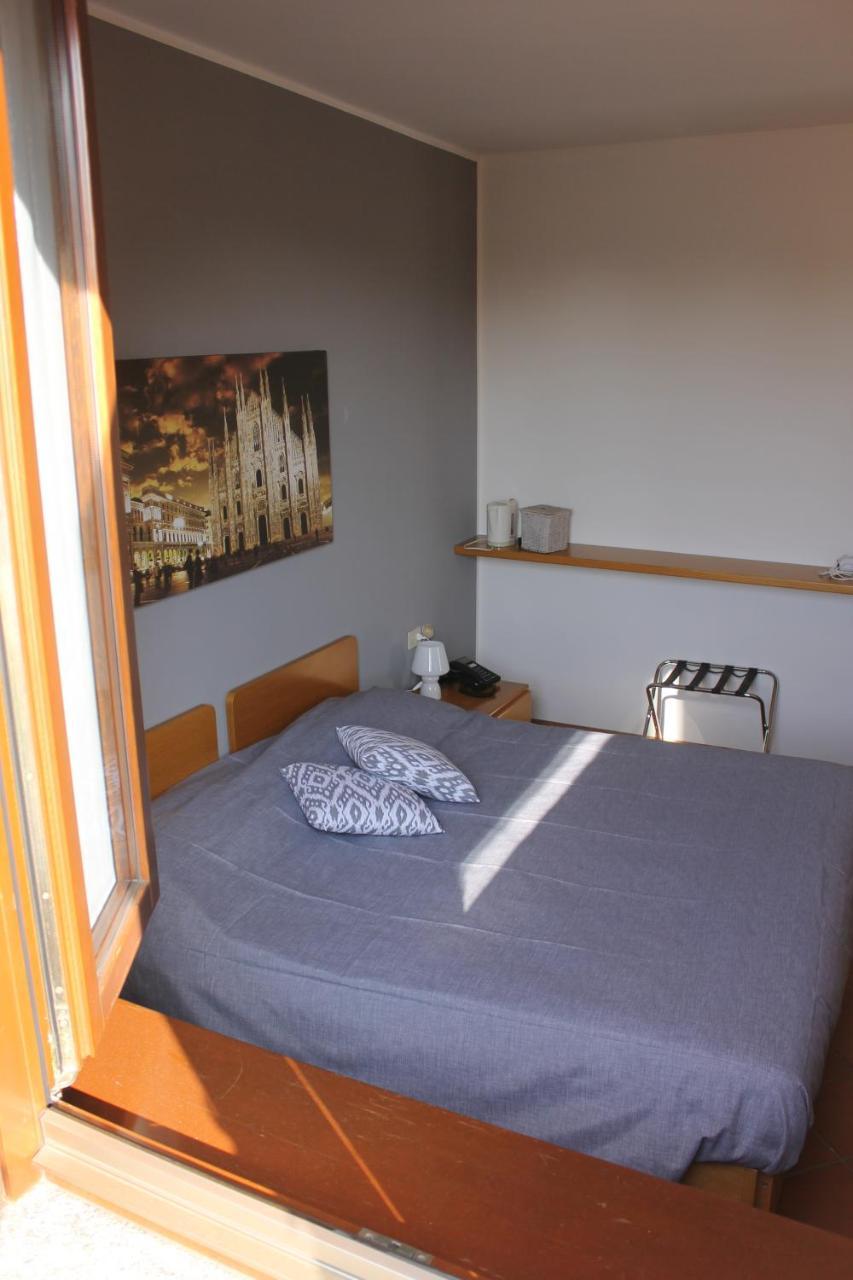 Albergo La Scaletta Cantu Bagian luar foto