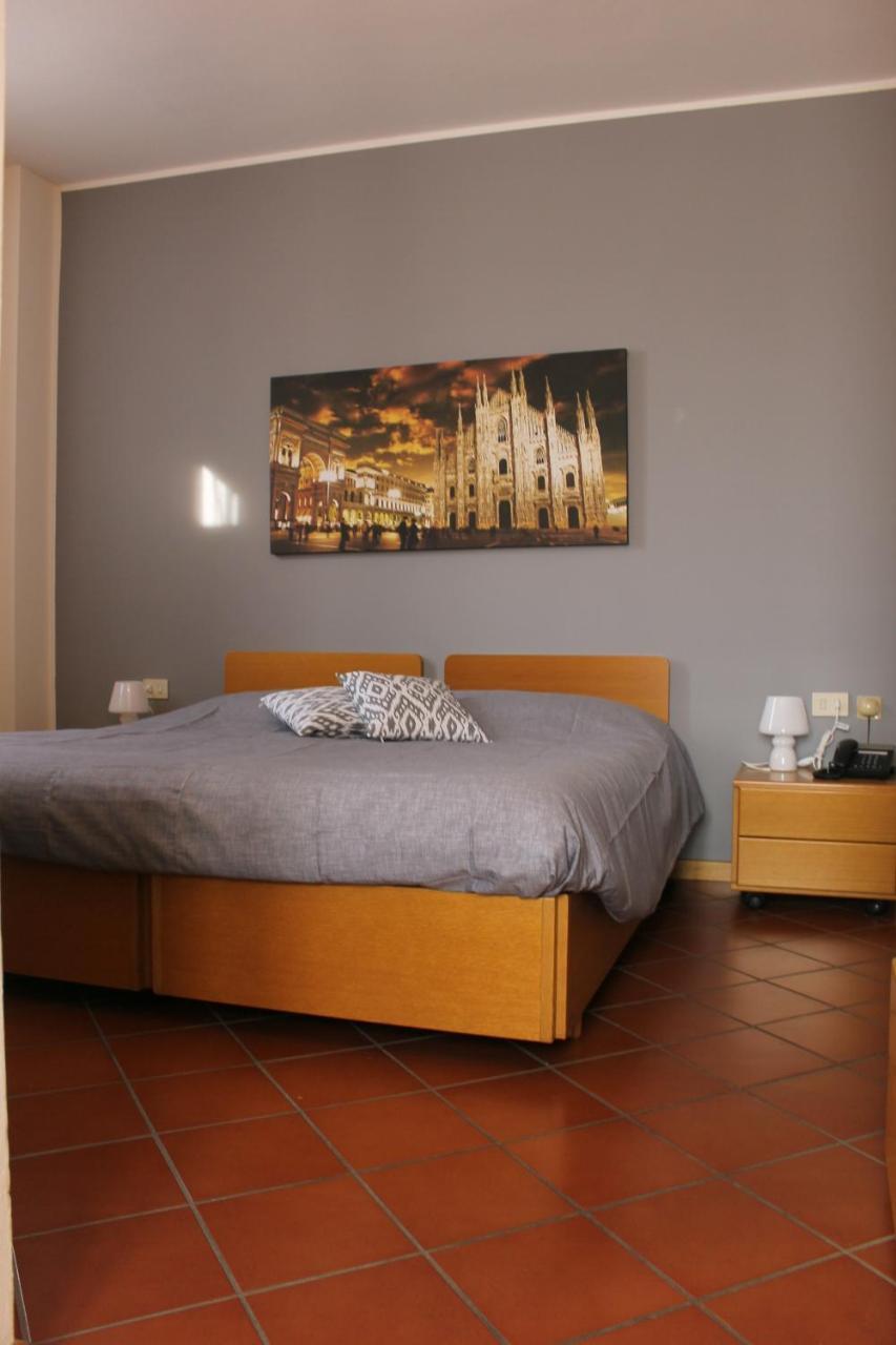 Albergo La Scaletta Cantu Bagian luar foto