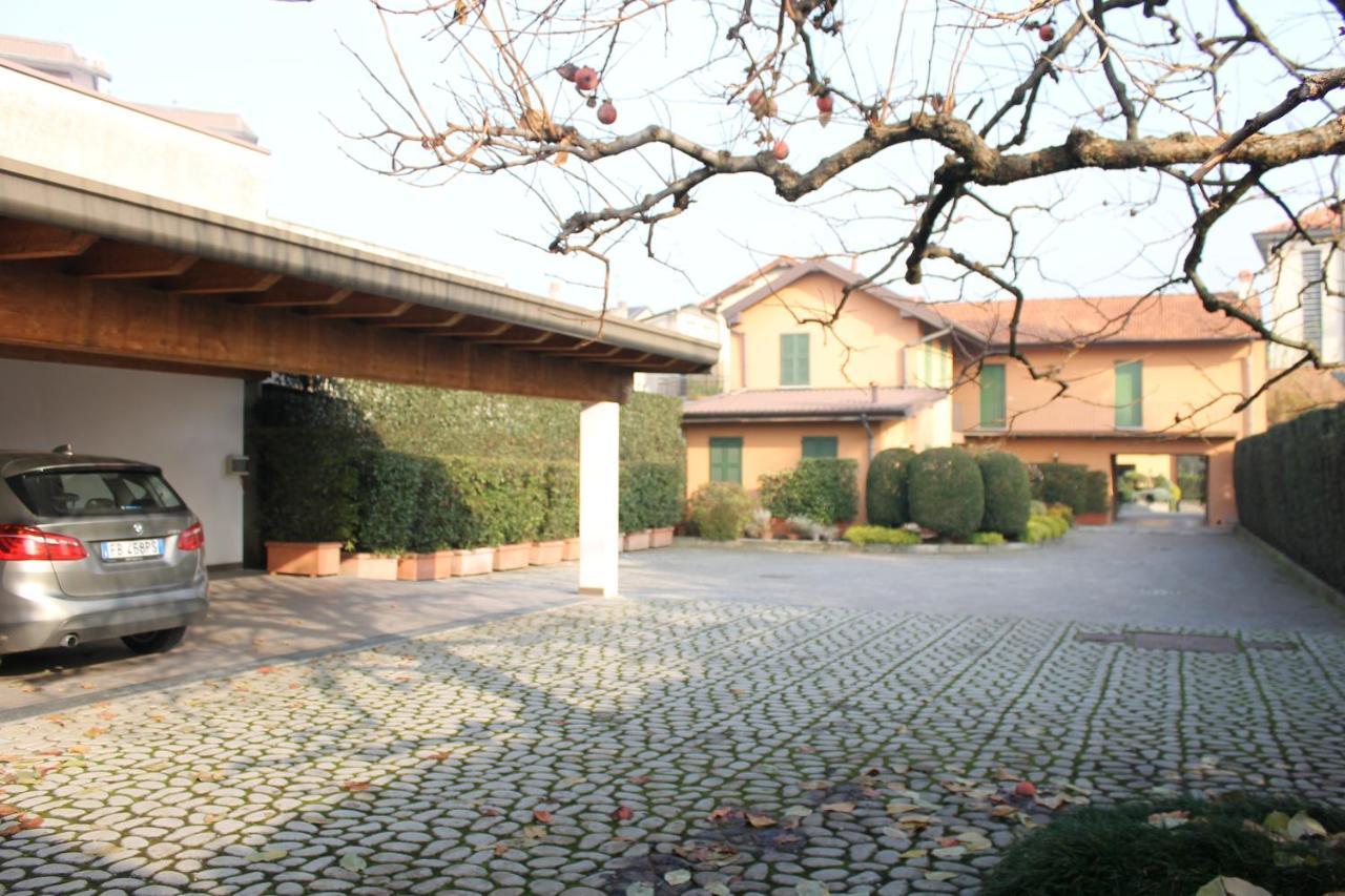 Albergo La Scaletta Cantu Bagian luar foto